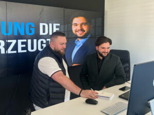 SEO Agentur Nürnberg – Team bei der Arbeit im Büro